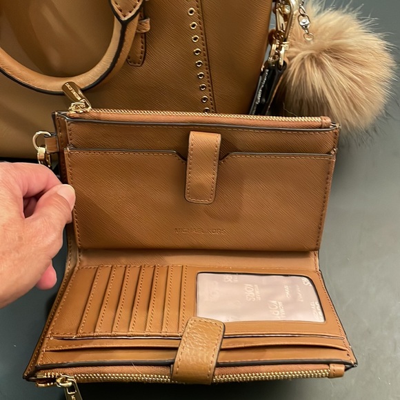 Purse & wallet/wristlet bundle - Picture 3 of 3